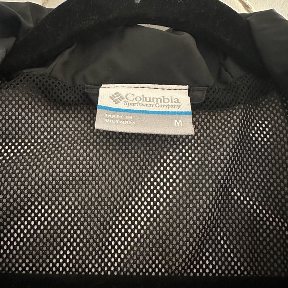 Columbia Wind breaker. Medium Size for ladies. - Picture 3 of 3